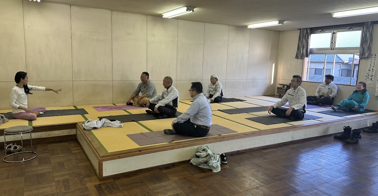 出張オフィスヨガ